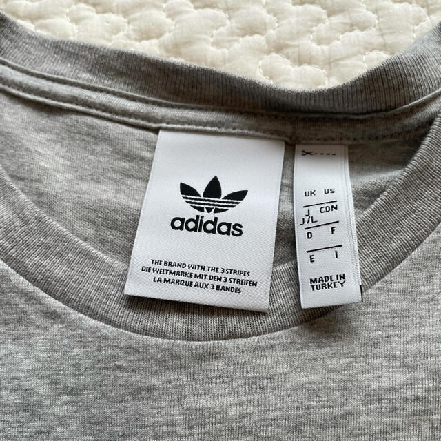 adidas(アディダス)の1度のみ着用 アディダスオリジナルスTシャツ メンズ Lサイズ グレー メンズのトップス(Tシャツ/カットソー(半袖/袖なし))の商品写真