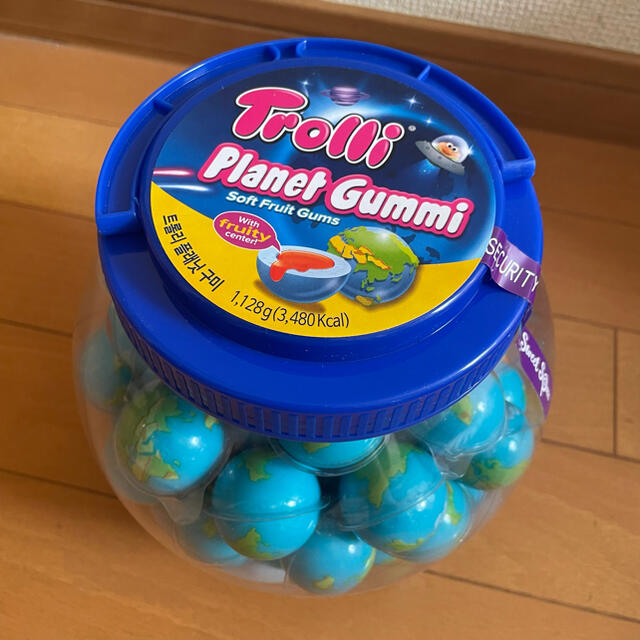 [正規品]trolli 地球グミ　＋2個おまけ 食品/飲料/酒の食品(菓子/デザート)の商品写真