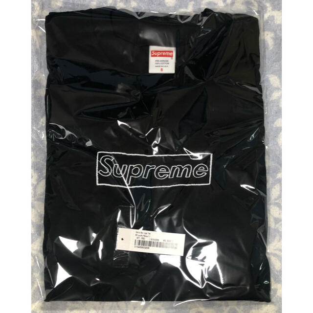 Supreme(シュプリーム)のSupreme KAWS Chalk Logo Tee S 黒 シュプリーム メンズのトップス(Tシャツ/カットソー(半袖/袖なし))の商品写真