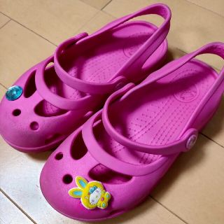 クロックス(crocs)のクロックス　サンダル　女の子　靴　ピンク　クロックスサイズ10(サンダル)