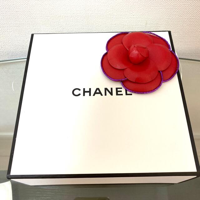 CHANEL(シャネル)の㊙️CHANEL カメリア付き❤️プレゼントBOX 香水 レディースのバッグ(ショップ袋)の商品写真