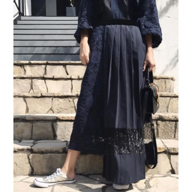 Ameri VINTAGE(アメリヴィンテージ)のあいちゃ様専用！Ameri PLEATS DOCKING LACE DRESS レディースのワンピース(ロングワンピース/マキシワンピース)の商品写真