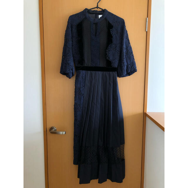 Ameri VINTAGE(アメリヴィンテージ)のあいちゃ様専用！Ameri PLEATS DOCKING LACE DRESS レディースのワンピース(ロングワンピース/マキシワンピース)の商品写真