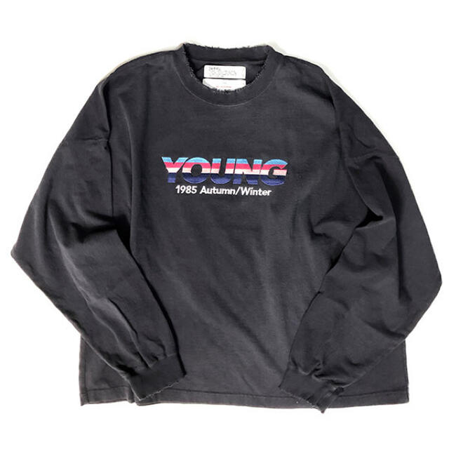 【DAIRIKU/ダイリク】”YOUNG” Embroidery Teeトップス