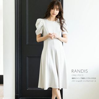 トッコ(tocco)の優美なラインで細部にこだわりが光るパワーショルダーシンプルワンピースrandis(ロングワンピース/マキシワンピース)