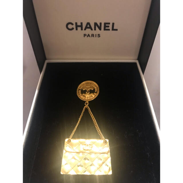 CHANEL(シャネル)のシャネル　ブローチ　ヴィンテージ レディースのアクセサリー(ブローチ/コサージュ)の商品写真