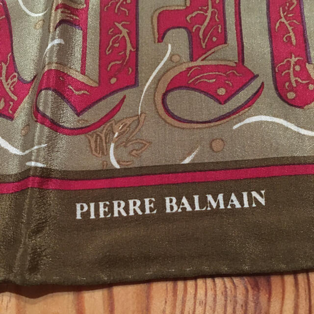 Pierre Balmain(ピエールバルマン)のpierre balmain 渋い色合いのスカーフ 絹100% 美品 レディースのファッション小物(バンダナ/スカーフ)の商品写真