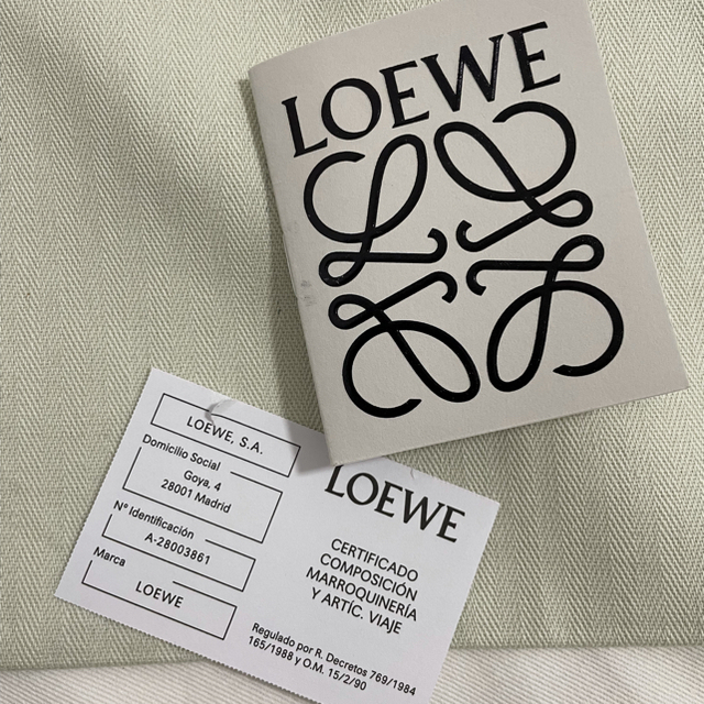 LOEWE(ロエベ)のロエベ　ハンモックミニ　ドローストリングバッグ　ブルネット レディースのバッグ(ショルダーバッグ)の商品写真