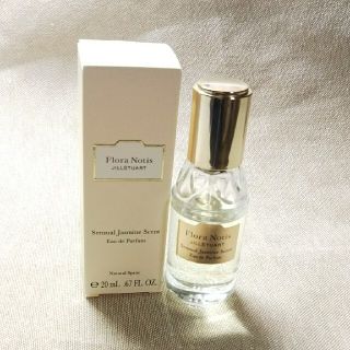 ジルスチュアート(JILLSTUART)の【あいこ様専用出品】Flora Notis✨センシュアルジャスミン 20ml(香水(女性用))