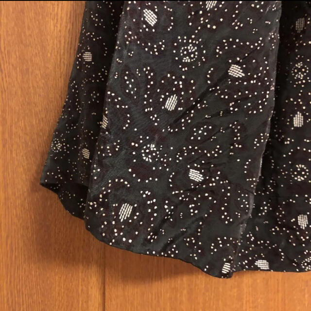 TOGA(トーガ)のSALE！TOGA 変形スカート　花柄　ダークグリーン レディースのスカート(ひざ丈スカート)の商品写真