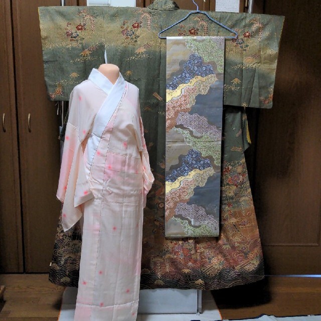 小大丸 グレー地に松柄の訪問着 着物 ネット特売中 www.mtsn1llg.sch.id