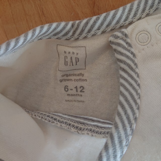 babyGAP(ベビーギャップ)のGAPボーダーロンパース70 キッズ/ベビー/マタニティのベビー服(~85cm)(ロンパース)の商品写真