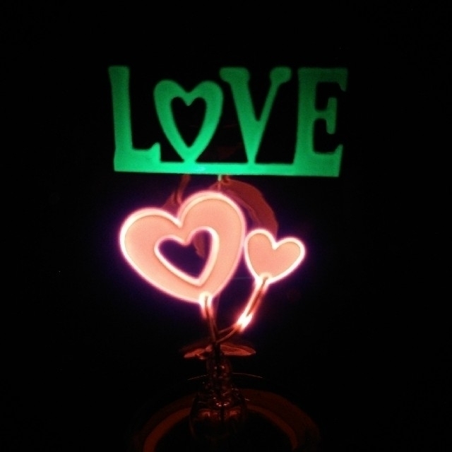 【照明器具】LOVE コンセントライト☆未使用 インテリア/住まい/日用品のライト/照明/LED(フロアスタンド)の商品写真