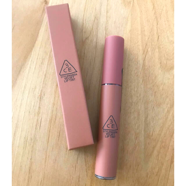 3ce(スリーシーイー)の【新品】3CE VELVET LIP TINT  マットベージュ コスメ/美容のベースメイク/化粧品(リップグロス)の商品写真