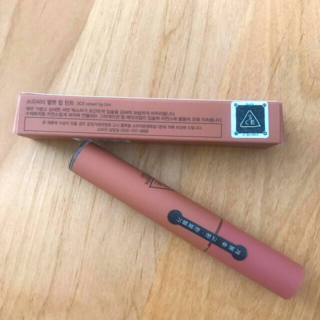 3ce(スリーシーイー)の【新品】3CE VELVET LIP TINT  マットベージュ コスメ/美容のベースメイク/化粧品(リップグロス)の商品写真