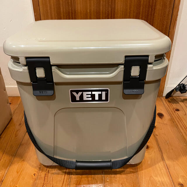 ポリエチレンフォームYETI ローディ 24 クーラーボックス タン カラー　新品未使用　送料込み