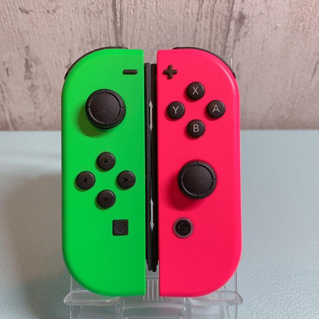 美品 人気カラー スプラトゥーン Switch 左右セット ジョイコン エンタメ/ホビーのゲームソフト/ゲーム機本体(その他)の商品写真