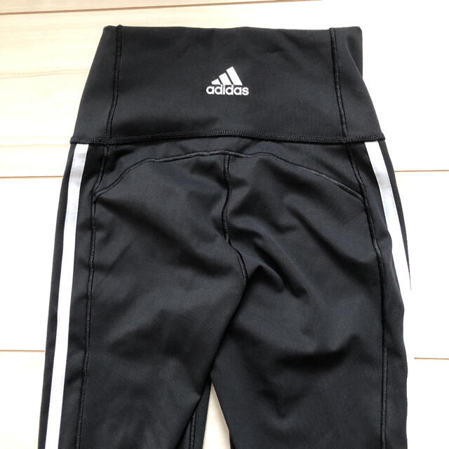 adidas(アディダス)の新品　アディダス  レディース　3ストライプス レギンス　タイツ　Mサイズ レディースのレッグウェア(レギンス/スパッツ)の商品写真