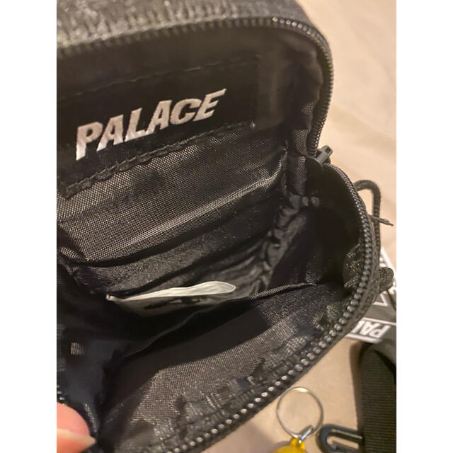 Supreme(シュプリーム)の未使用　palace パレス　ショルダーバッグ&キーホルダー メンズのバッグ(ショルダーバッグ)の商品写真