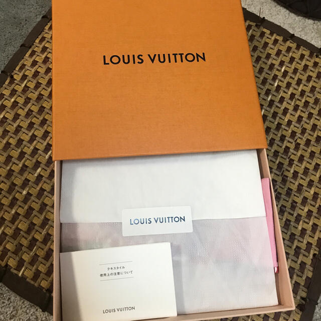 LOUIS VUITTON(ルイヴィトン)のルイヴィトン バンドー ルージュ エスカル レディースのファッション小物(バンダナ/スカーフ)の商品写真