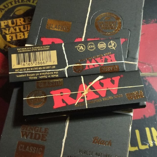 Raw クラシック ブラック 極薄 ペーパー 50個 1箱 手巻きタバコ用※