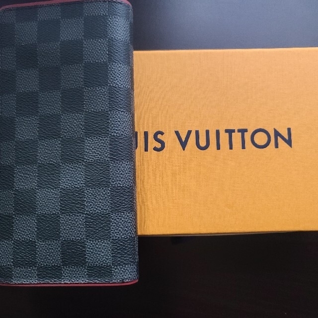 LOUIS VUITTON(ルイヴィトン)のポルトフォイユ・ブラザ　〈ダミエグラフィット〉 メンズのファッション小物(長財布)の商品写真