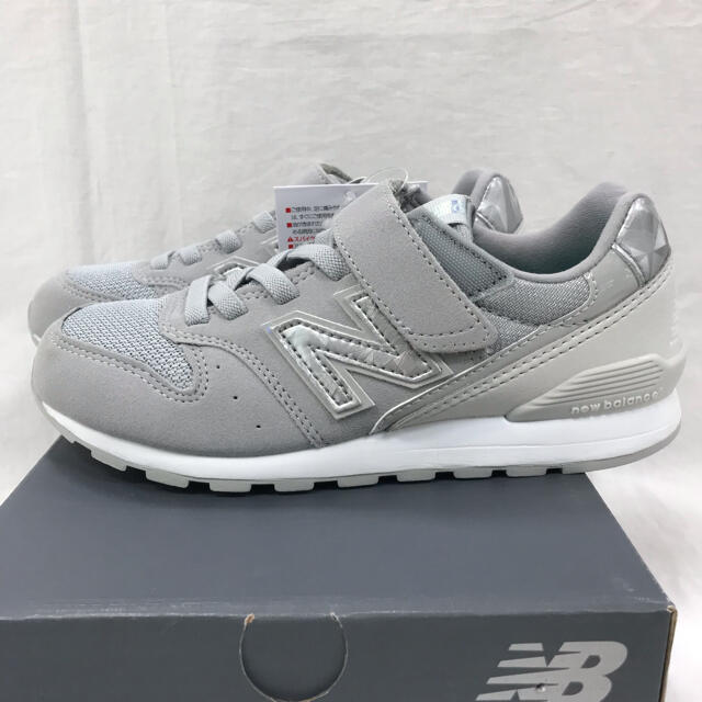 New Balance(ニューバランス)のニューバランス　キッズ　スニーカー　996 キッズ/ベビー/マタニティのキッズ靴/シューズ(15cm~)(スニーカー)の商品写真