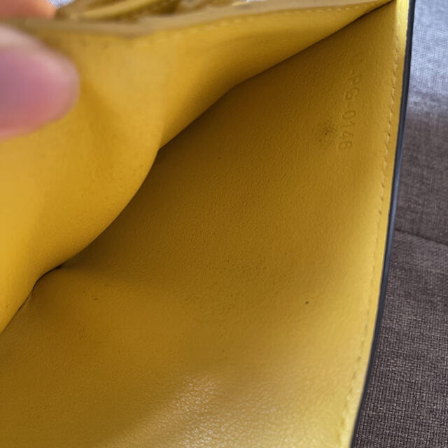 celine(セリーヌ)のセリーヌ　三つ折り　グレージュ×イエロー レディースのファッション小物(財布)の商品写真