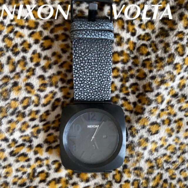 nixon VOLTA ニクソン ソーラー 太陽電池 腕時計 黒 × グレー