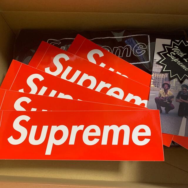 Supreme(シュプリーム)のXL supreme kaws chalk box logo シュプリーム メンズのトップス(Tシャツ/カットソー(半袖/袖なし))の商品写真