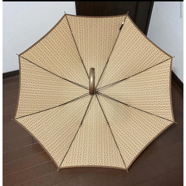 CEFINE(セフィーヌ)の CELINE セリーヌ ゴールド×シグネチャー　長傘　雨天用　送料無料 レディースのファッション小物(傘)の商品写真