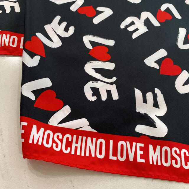 MOSCHINO(モスキーノ)の完売‼️モスキーノ   スカーフ　シルク　長方形 レディースのファッション小物(バンダナ/スカーフ)の商品写真