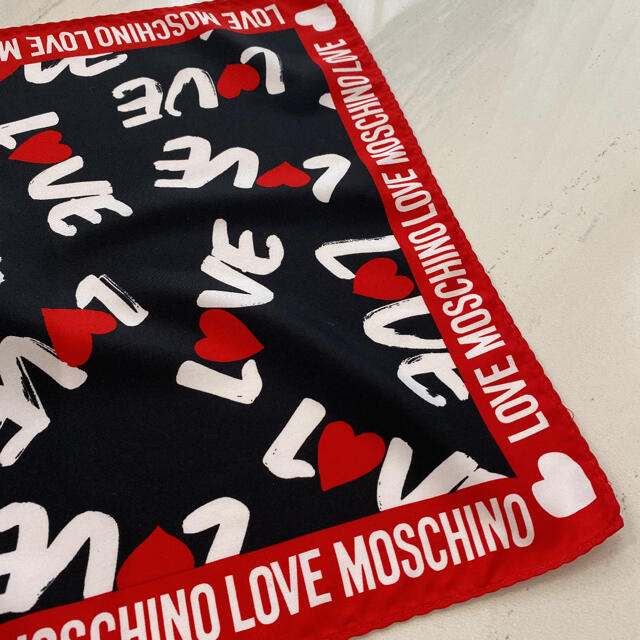 MOSCHINO(モスキーノ)の完売‼️モスキーノ   スカーフ　シルク　長方形 レディースのファッション小物(バンダナ/スカーフ)の商品写真