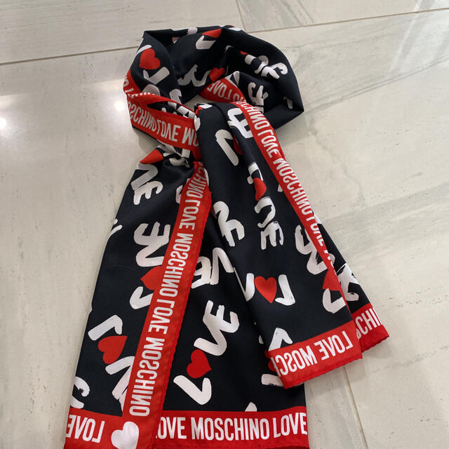 MOSCHINO(モスキーノ)の完売‼️モスキーノ   スカーフ　シルク　長方形 レディースのファッション小物(バンダナ/スカーフ)の商品写真