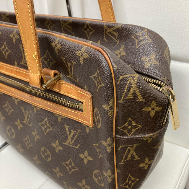 LOUIS VUITTON(ルイヴィトン)のルイヴィトン　シテGM モノグラム  レディースのバッグ(ショルダーバッグ)の商品写真