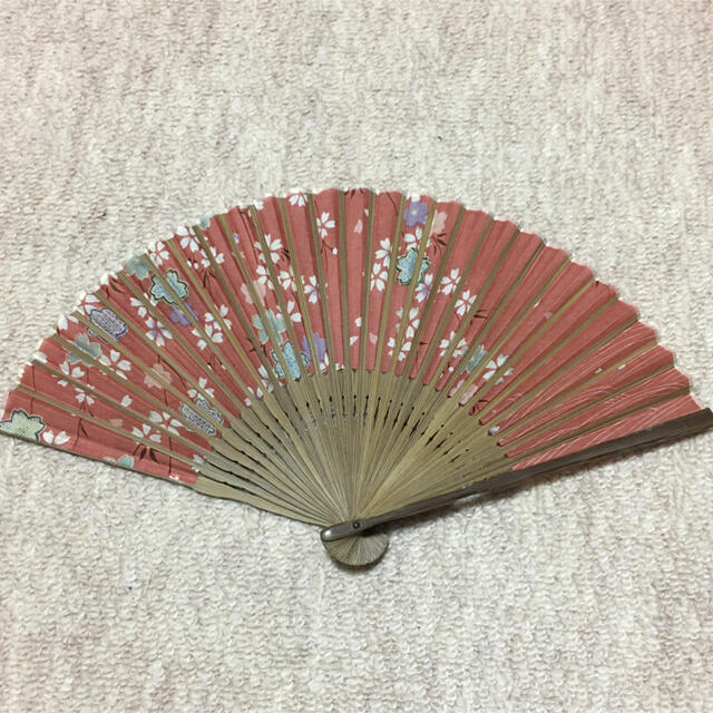 ［新品・未使用］扇子　ケース付き　美品 レディースのファッション小物(その他)の商品写真