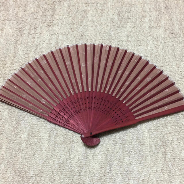 ［新品・未使用］扇子　ケース付き　美品 レディースのファッション小物(その他)の商品写真