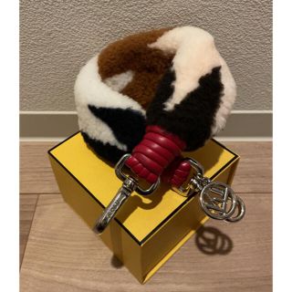 フェンディ(FENDI)のちぃ様専用FENDIフェンディストラップユーリアルファー新品未使用(ショルダーバッグ)