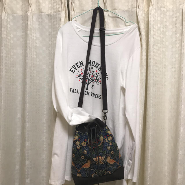 ウィリアムモリス　ハンドメイド　巾着ショルダーバッグ　ストロベリースィーフブルー ハンドメイドのファッション小物(バッグ)の商品写真
