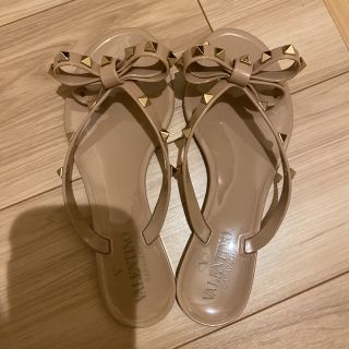 VALENTINO - Valentino ロックスタッズ ラバー トングサンダルの通販