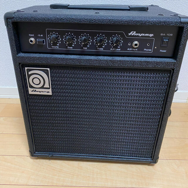 アンペグ　ampeg  ベースアンプ　ほぼ新品 楽器のベース(ベースアンプ)の商品写真