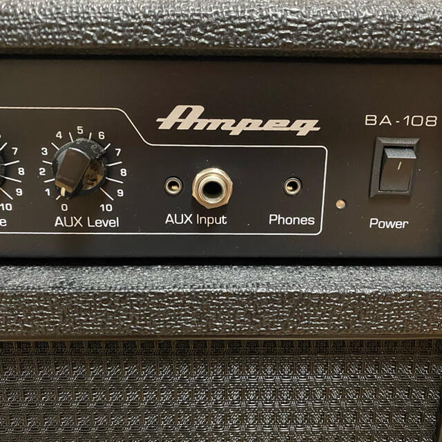 アンペグ　ampeg  ベースアンプ　ほぼ新品 楽器のベース(ベースアンプ)の商品写真