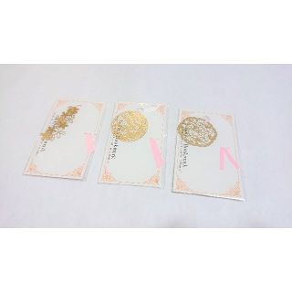 【新品未使用】金属切り絵の桜の栞　3枚セット　ゴールド(しおり/ステッカー)