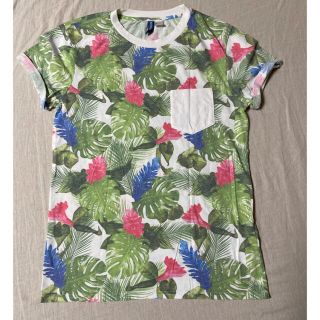 エイチアンドエム(H&M)のH&M Ｔシャツ　サイズS  花柄　ハイビスカス　ボタニカル(Tシャツ/カットソー(半袖/袖なし))