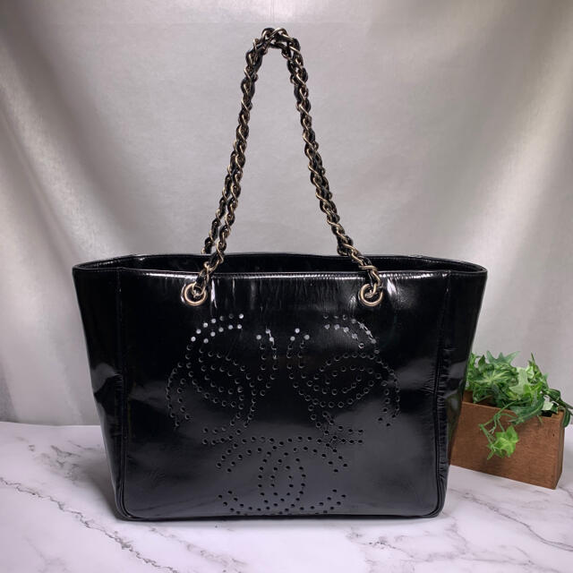 ショルダー高さ25cm【美品】CHANEL シャネル　ココマーク パンチングレザー チェーンバッグ 黒