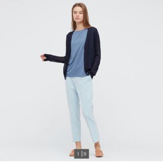 ユニクロ(UNIQLO)のライトVネックカーディガン　ユニクロ　ネイビー　M(カーディガン)