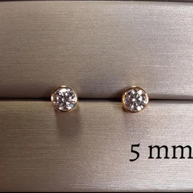 専用最上級 SONA 人工ダイヤモンド 一粒ダイヤ ピアス  5mm レディースのアクセサリー(ピアス)の商品写真