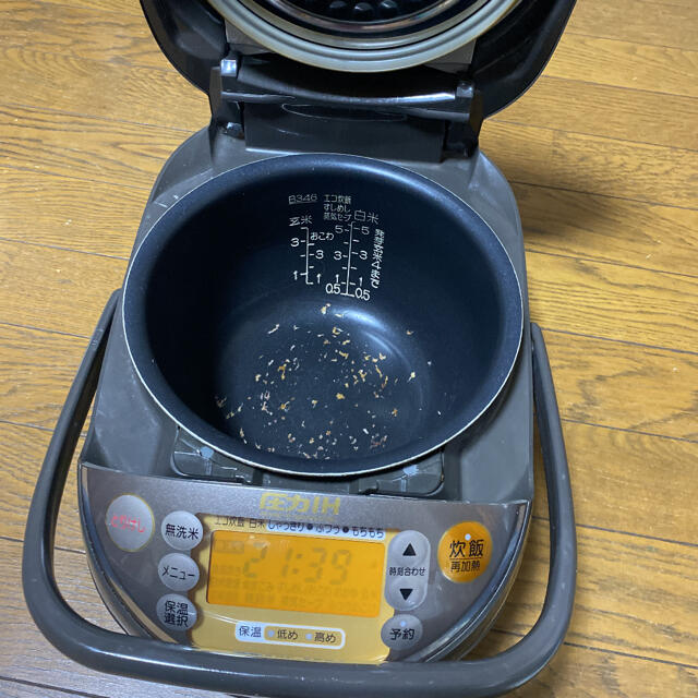 象印(ゾウジルシ)のZOJIRUSHI NP-NC10-TC スマホ/家電/カメラの調理家電(炊飯器)の商品写真