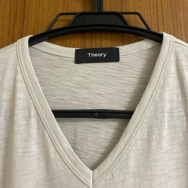 theory(セオリー)の【未使用:Theory】メンズ Vネック ライトグレーTシャツ メンズのトップス(Tシャツ/カットソー(半袖/袖なし))の商品写真