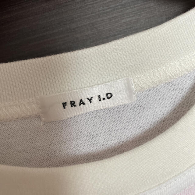 FRAY I.D(フレイアイディー)の新品タグ付　フレイアイディー　オープンショルダー　Tシャツ　白T レディースのトップス(Tシャツ(半袖/袖なし))の商品写真